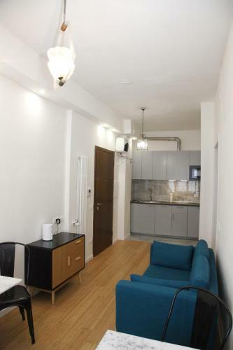 Vicolo Leoni 2brd Apartment