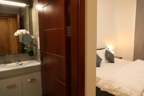 Impeccable 2-bed Apartment In Astoria- Colombo 3