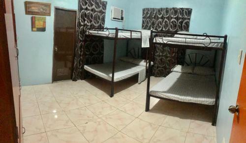 Hostal Rose And Fer Transient House