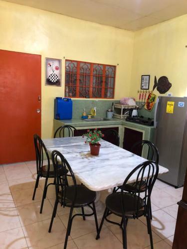 Hostal Rose And Fer Transient House