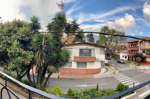Casa Tradicional - Cerca A La Zona Rosa