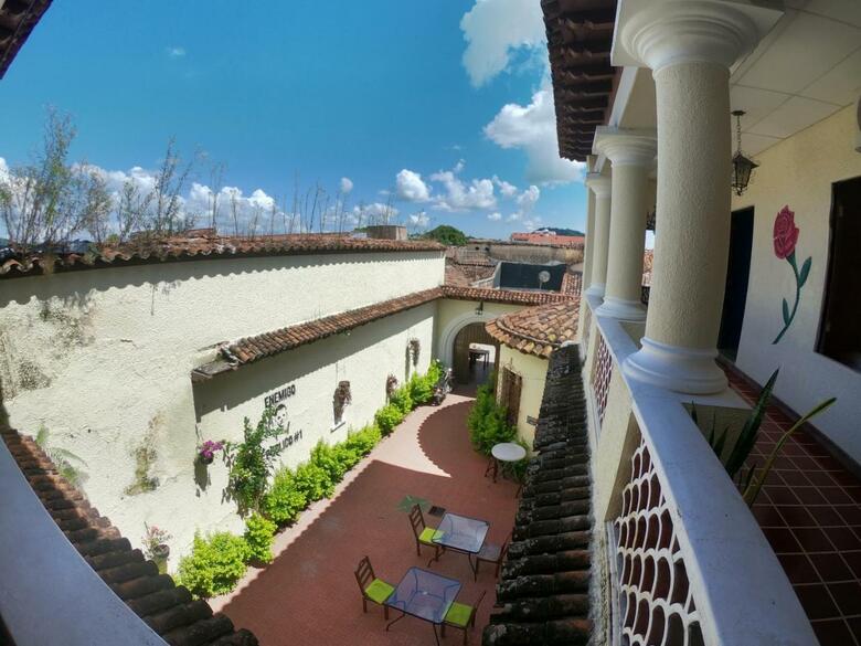 Castello Hostal Santa Ana