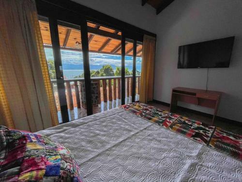New ? 3 Spacious Bedrooms W/lake View And Garden