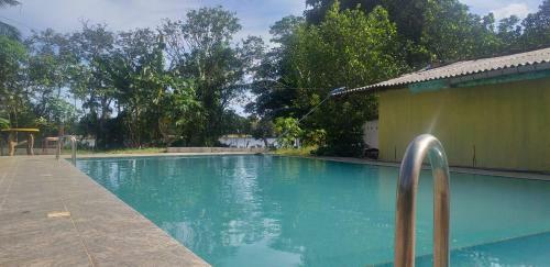Hotel Hasthi Lake Resort