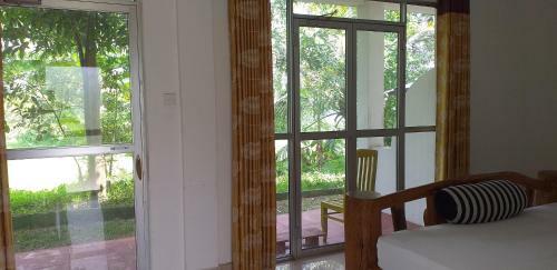 Hotel Hasthi Lake Resort