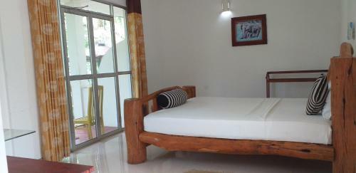 Hotel Hasthi Lake Resort