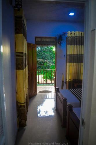 Hostal Prasanna Hotel & Rest