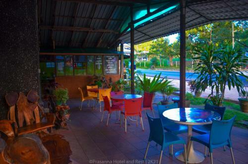 Hostal Prasanna Hotel & Rest
