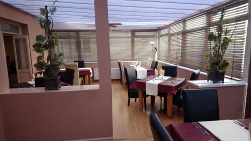 Hotel Coastal Park Accommodation & Grill