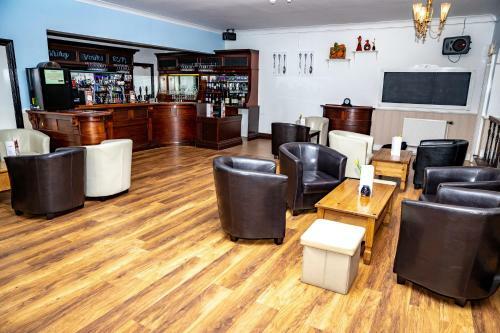Fownes Hotel