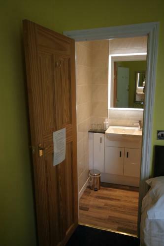 Holland House Bed & Breakfast