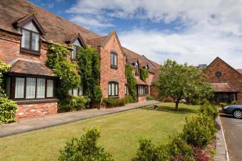 The Pear Tree Inn & Country Hotel