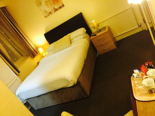 Hostal Claremont Hotel