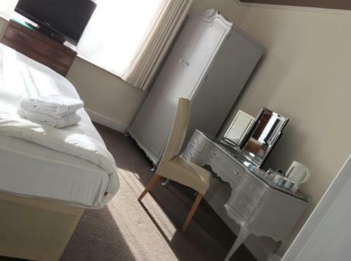 Hostal Claremont Hotel