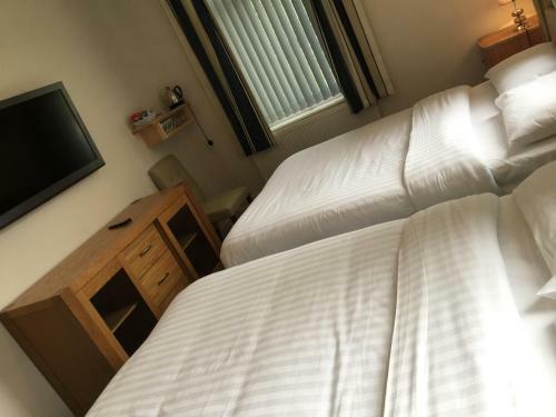 Hostal Claremont Hotel