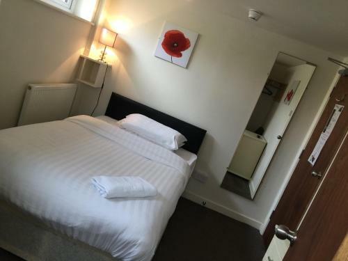 Hostal Claremont Hotel