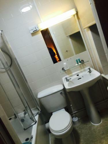 Hostal Claremont Hotel