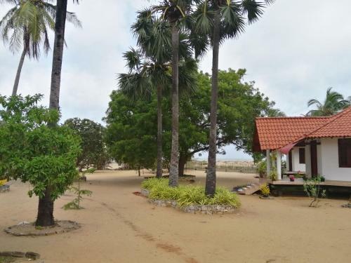 Hotel Nirukthie Beach Resort & Restaurant