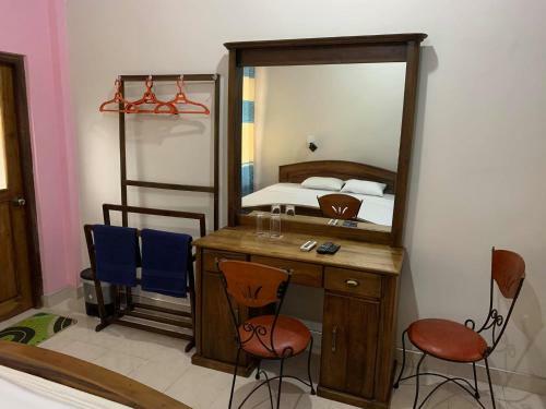 Hostal The Golden Residence