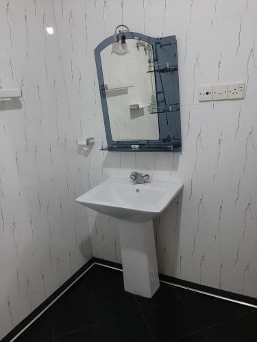 Hostal The Golden Residence