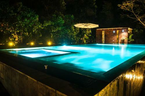 Hotel Garcinia Leaf