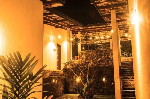 Hotel Garcinia Leaf