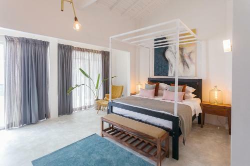 Hotel Sea Salt Society