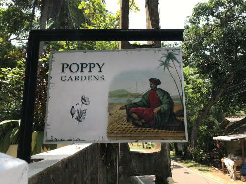 Hostal Poppy Garden Villa