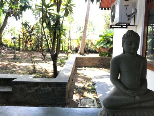 Hostal Poppy Garden Villa