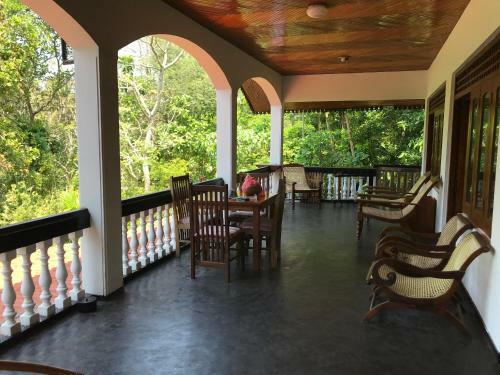 Hostal Poppy Garden Villa
