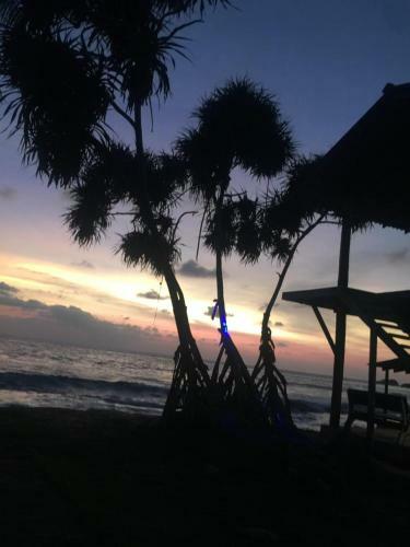 Albergue New Amadeo Beach
