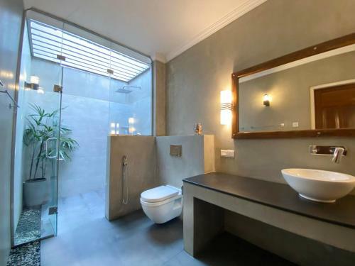 Hostal Ela House