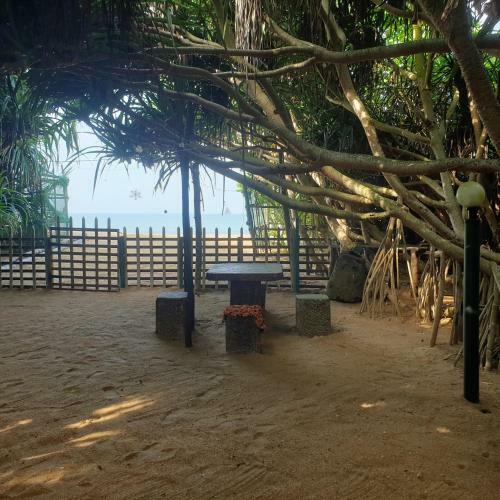 Happy Cocos Beach House