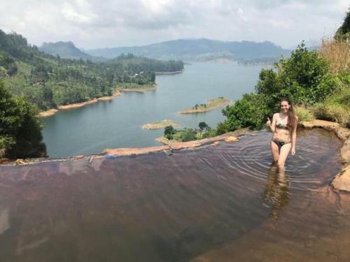 Hostal River Side Guest House And Travels