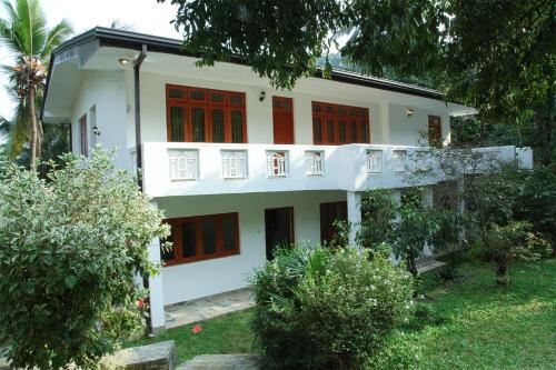 12 B Lewella Road, Kandy.
