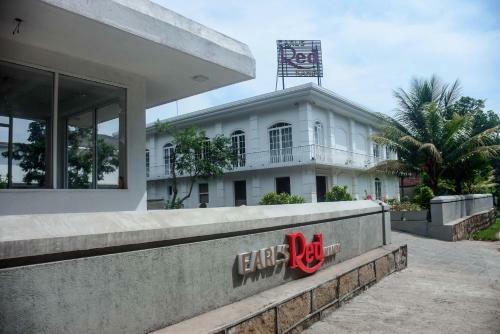 Hotel Earl's Red Kandy