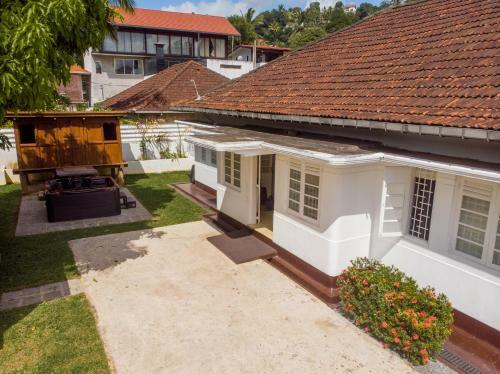 Albergue Stay Lost & Found - Kandy