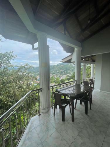 Kandyan Crown Hotel
