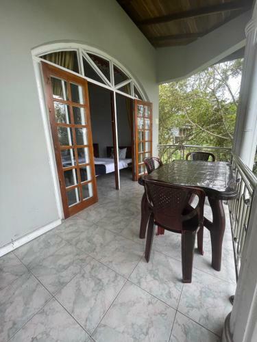 Kandyan Crown Hotel
