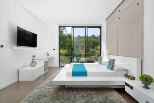 Ultramodern Riverfront Villa With Infinity Pool