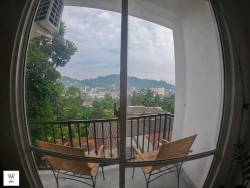The Kandy Home