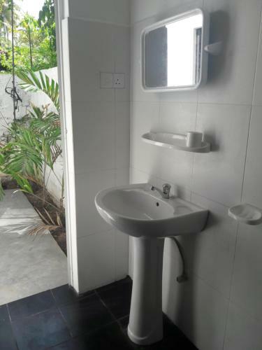 Hostal Madiha Ocean Waves