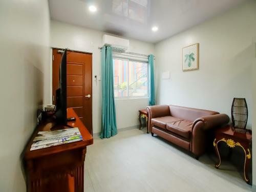 Hotel Vaccinated Staff - Oyo 849 Carcar Eco Farm Resorts