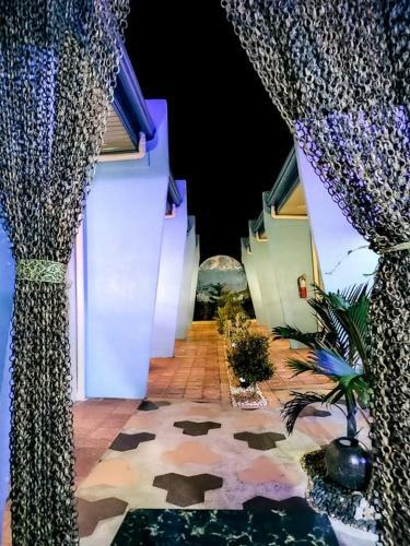 Hostal Blue Moon Inn And Pool Resort