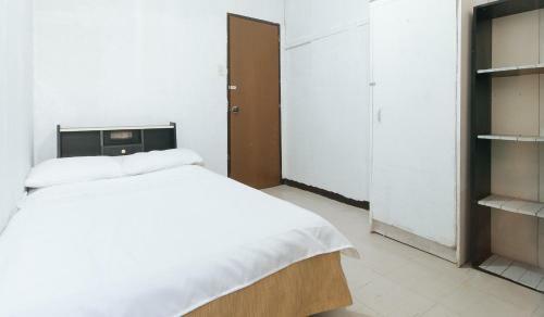 Hotel Cristian Jay Dormitory