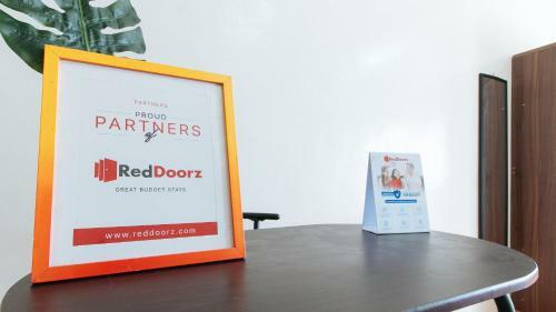 Hotel Reddoorz @ G Travel Lodge