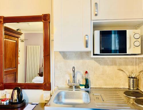 Hostal Luton Hotel Residence