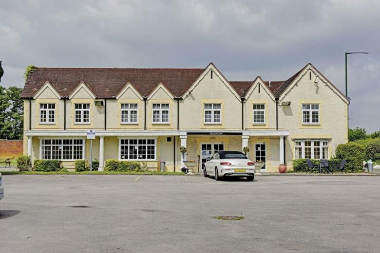 Gables Hotel & Restaurant