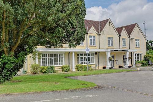 Gables Hotel & Restaurant