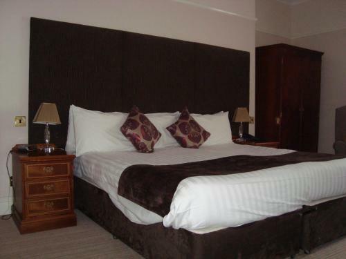 Waterton Park Hotel